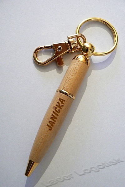 Kuličkové dřevěné pero-přívěsek